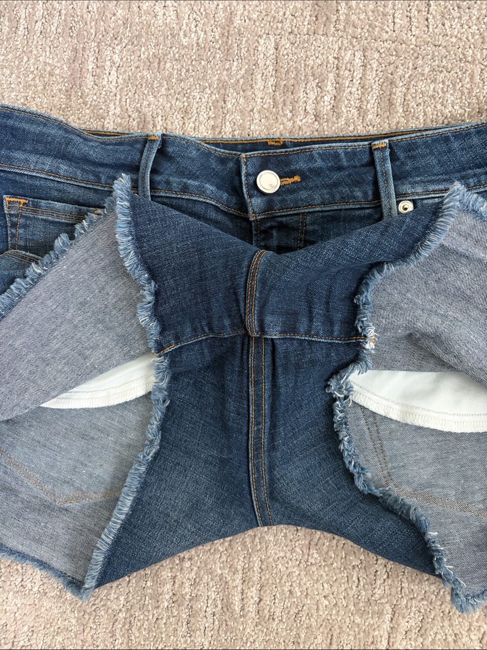 Good American Good Curve Denim Cut Off Shorts - Size 12/31 - Picture 6 of 6